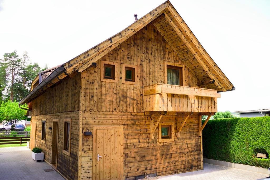 Apart Of Me Ferienhaus Faaker See Villach Exterior photo